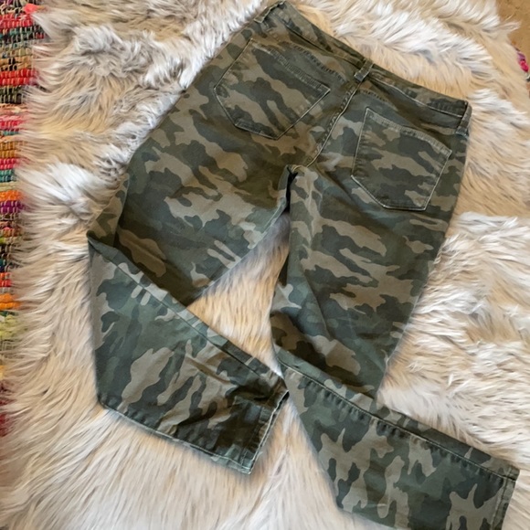 Universal Thread Pants - Universal Thread Ladies size 8/29 High Rise Skinny Crop